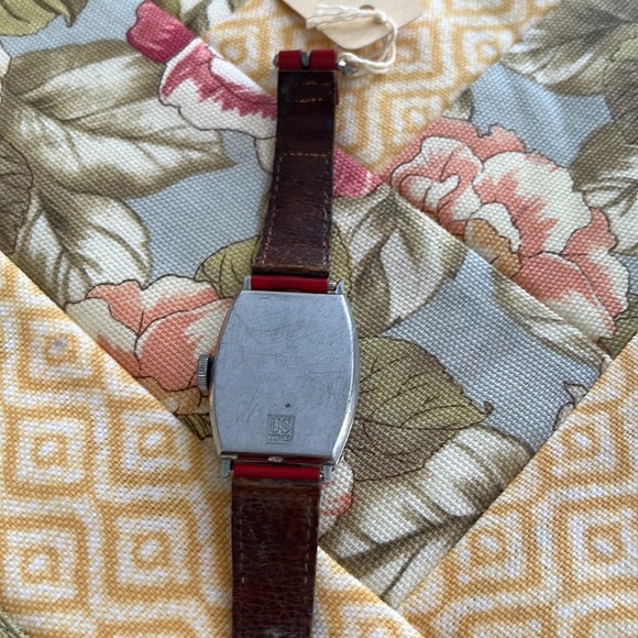 Vintage 1948 MICKEY MOUSE Watch By Ingersoll – US Time with Original Red Strap - Picture 3 of 4